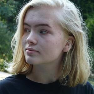 Meet your Posher, Viky